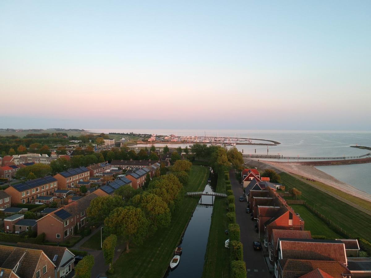 De Wachtkaemer in De olde banck Stavoren Buitenkant foto